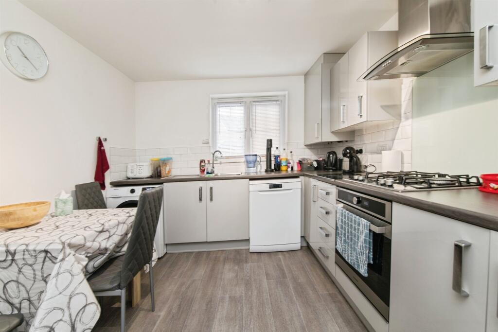 Charter Road, Axminster photo 4
