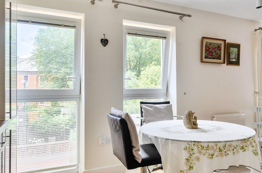 Apartment in Chichester - More