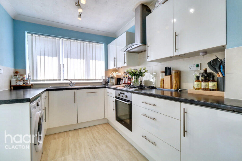 Jaywick Lane, Clacton-On-Sea photo 2