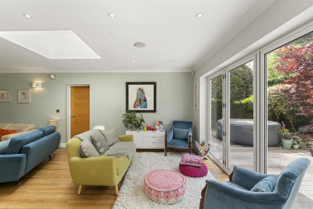 House in Elmbridge, Hinchley Wood - More