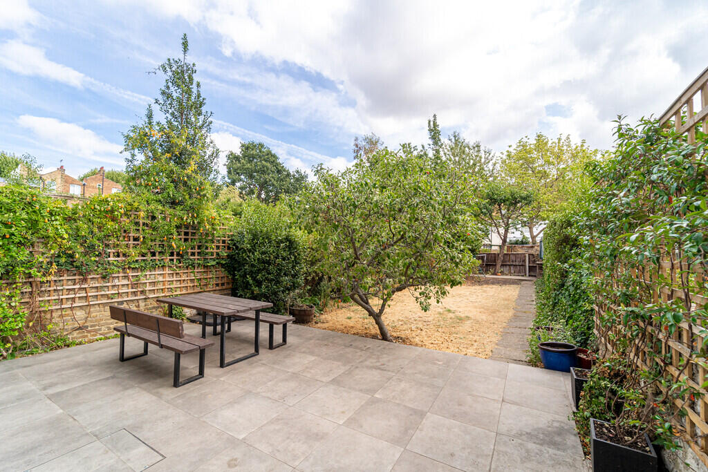 Apartment in London - More