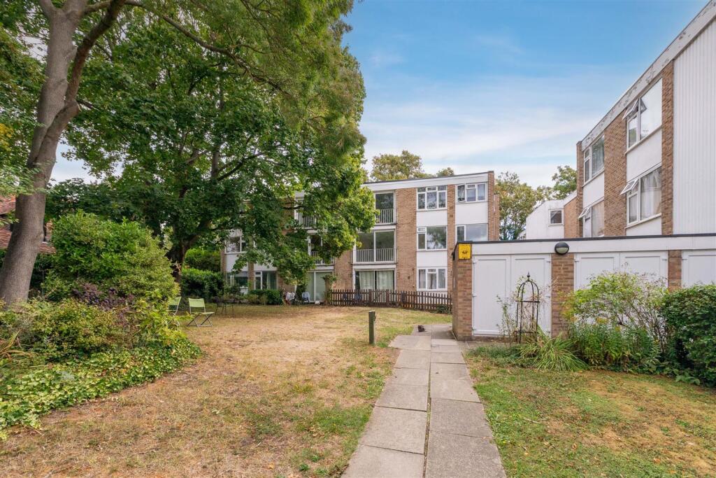 Apartment in Slough, Windsor and Maidenhead - View 4