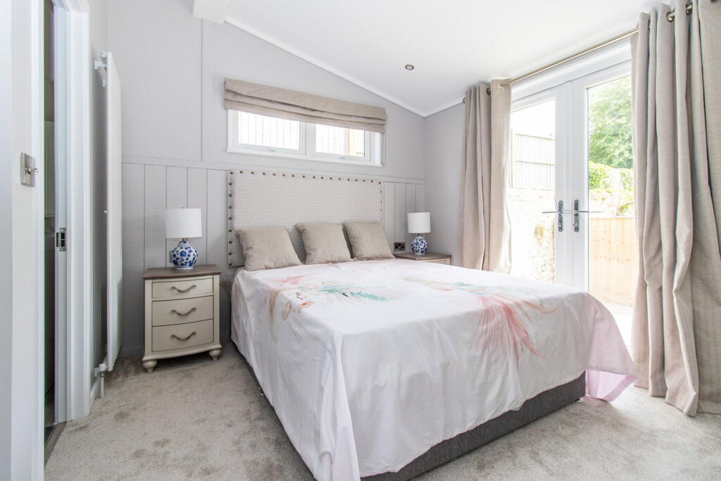 House in Southampton - More