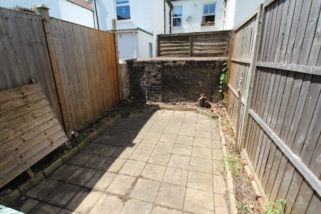 Apartment in Hove, Hangleton - More