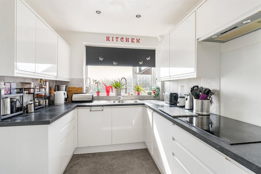 House in Watford, Garston - View 4