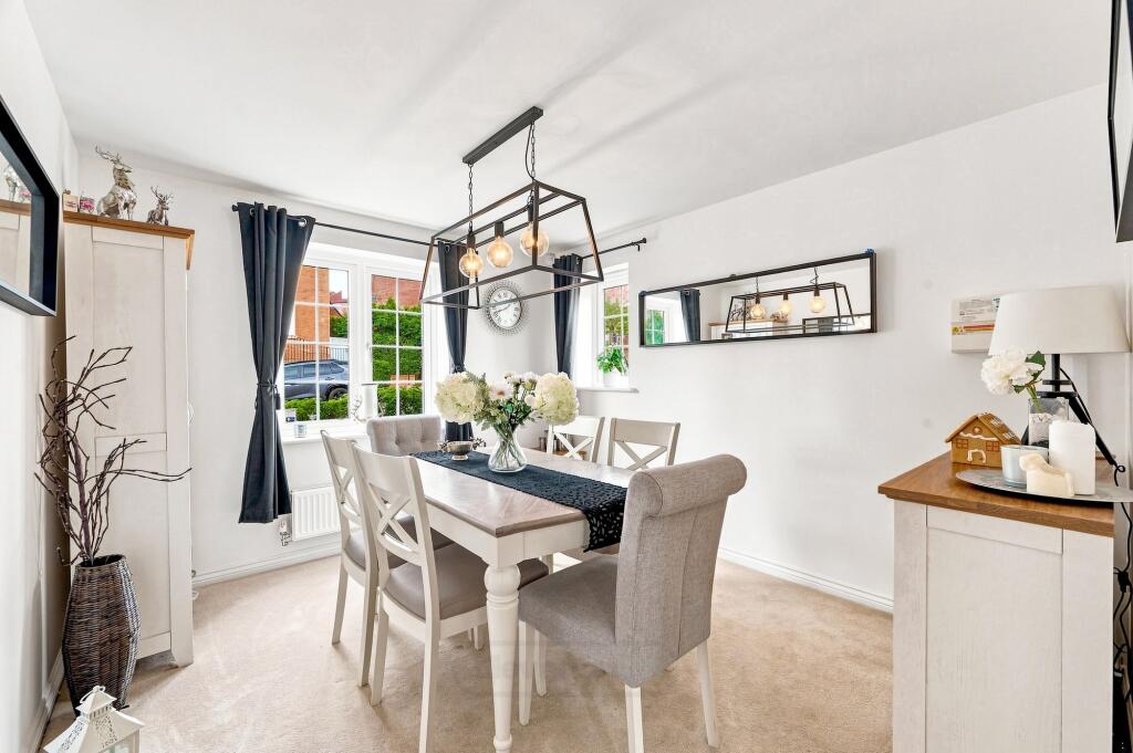 House in Houghton Regis, Bidwell, Woodside Estate - View 3