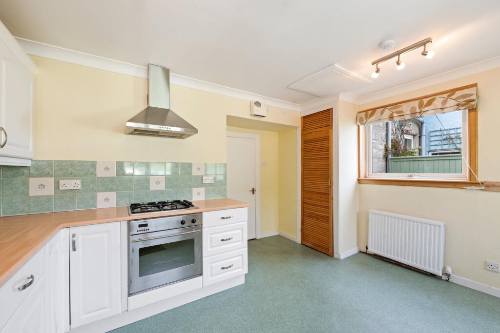 Apartment in Dunfermline, Fife - View 5