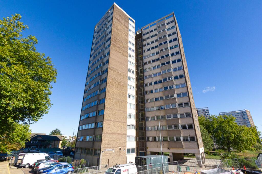 2-bed flat on 104 Quantock, Chichester Road, £99,950