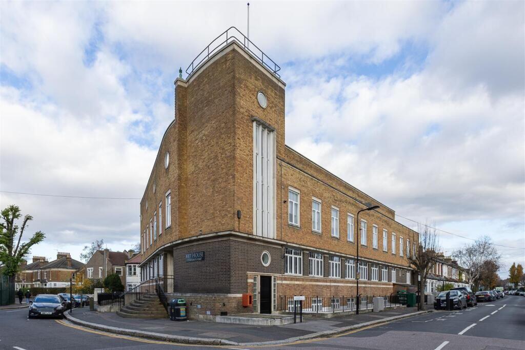 Main image of property: Met House, E10