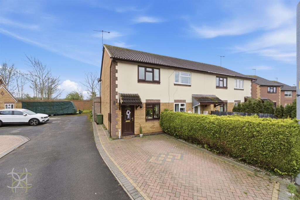 2-bed terraced on St. Philips Drive, Evesham, £225,000