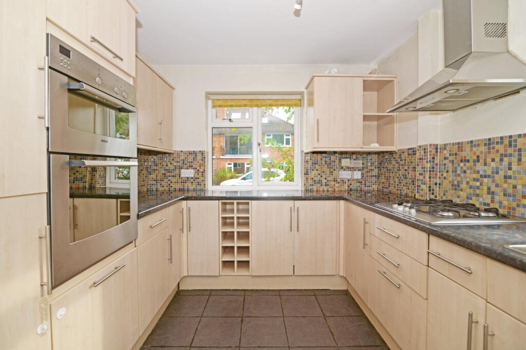 Shaef Way, Teddington, Middlesex, TW11 photo 3