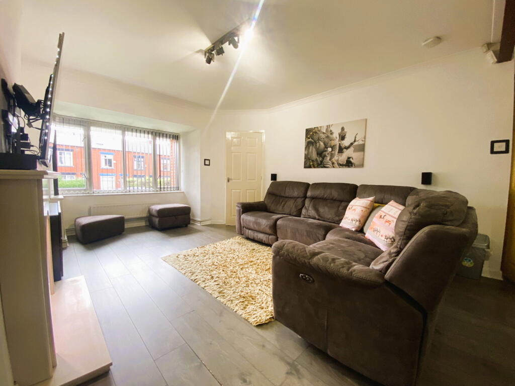9 Newbank Chase, Chadderton OL9 0LE photo 4