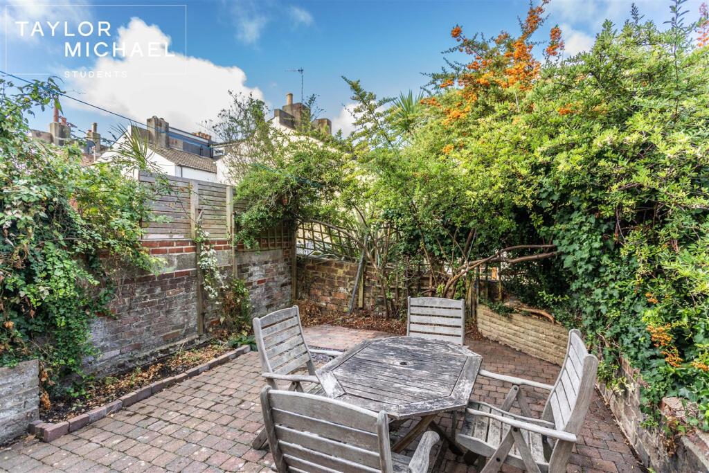 6 bedroom terraced house for rent