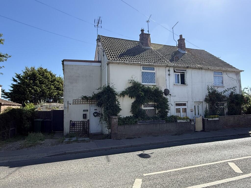 2-bed semi-detached on 1 Gordon Cottages, Scratby Road, Scratby, Great Yarmouth, Norfolk NR29 3QJ, £90,000