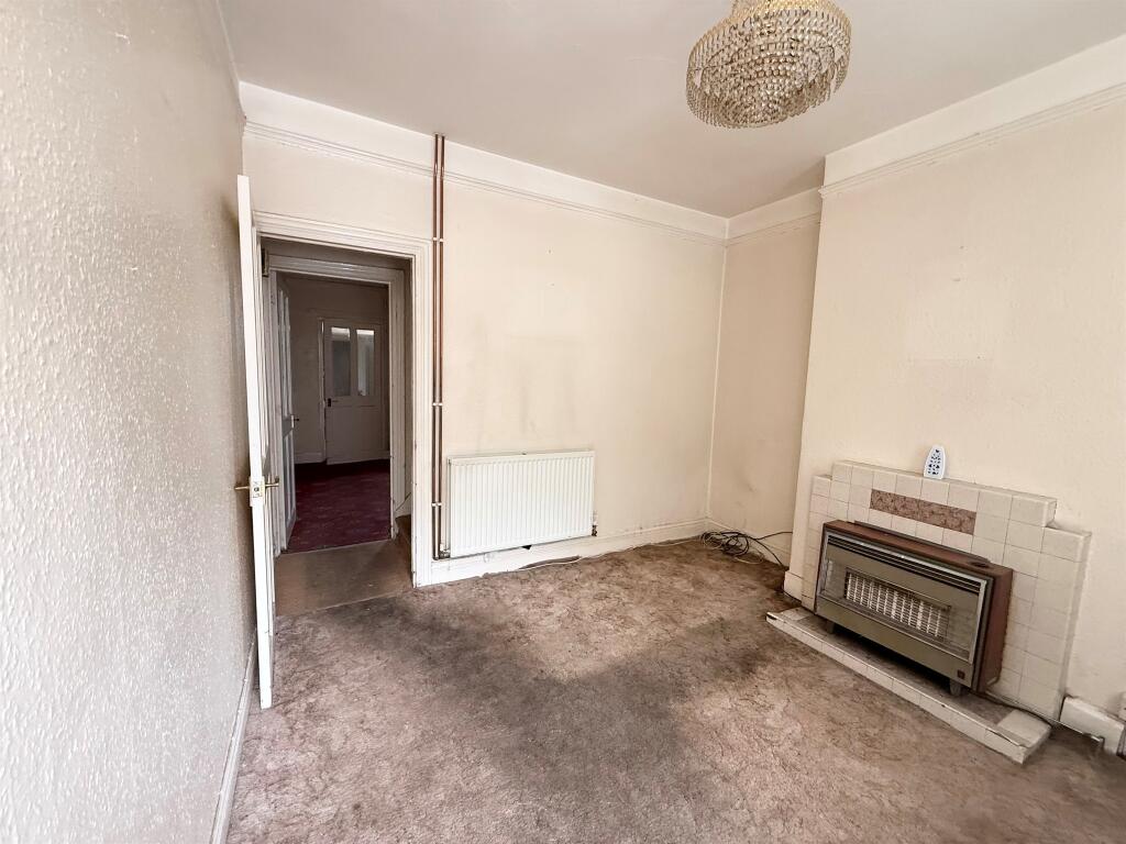 House in Luton - View 2