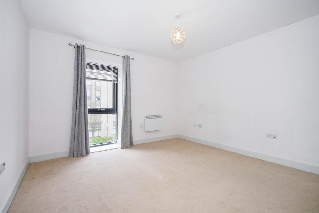 Apartment in Swindon, Churchward, Central Swindon North - View 5