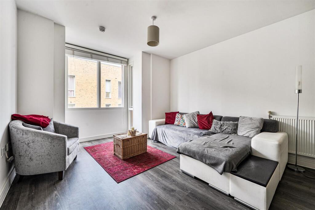 Apartment in Slough - View 5