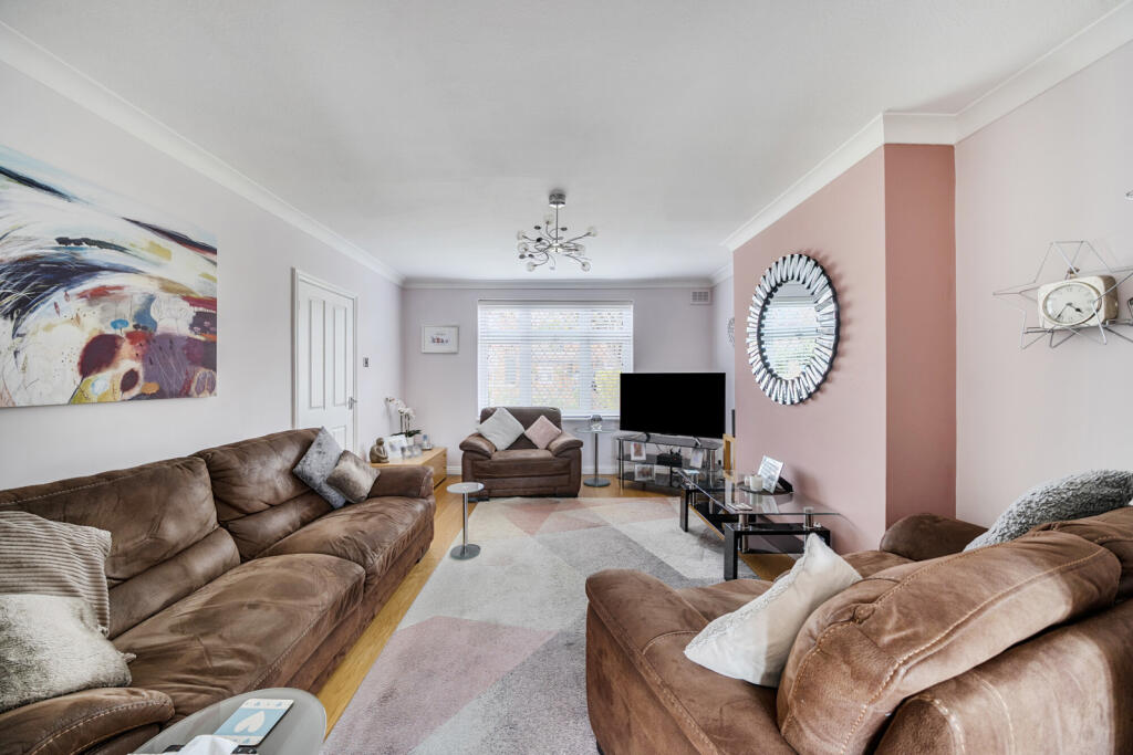 Charlbury Road, Ickenham, Uxbridge photo 2
