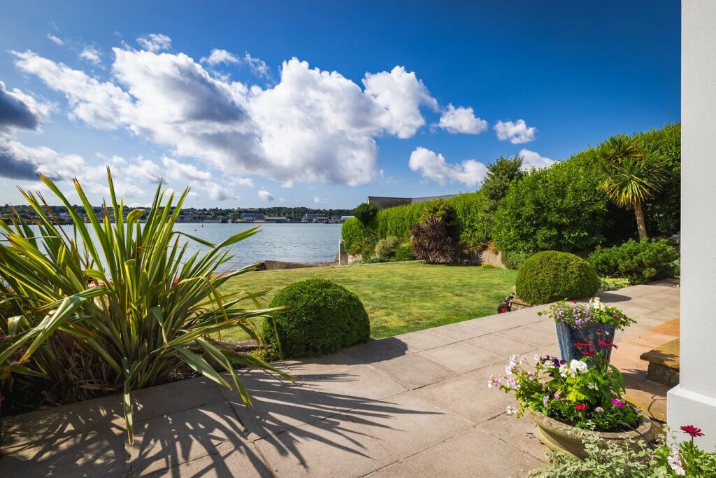 House in Neyland, Pembrokeshire - More