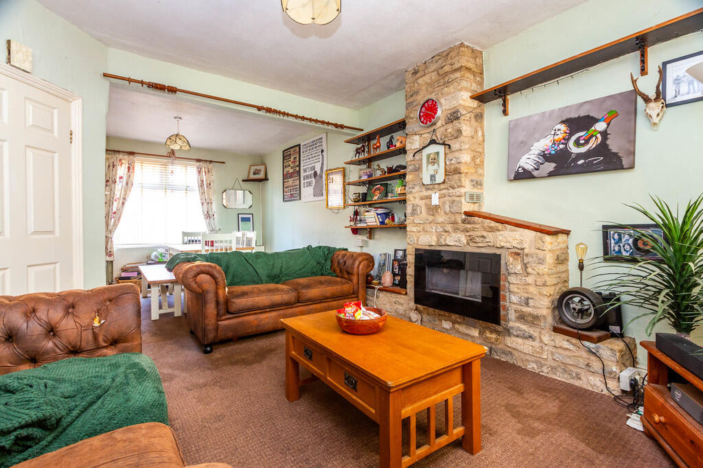 House in Rushden, North Northamptonshire - More