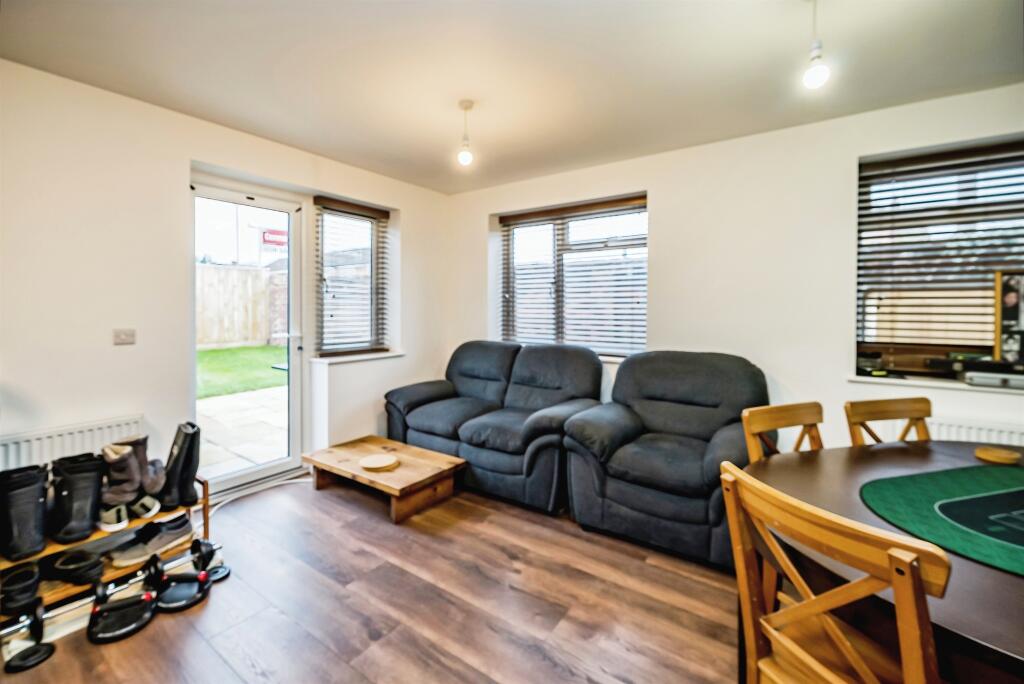 House in Aylesbury, Buckinghamshire - View 5