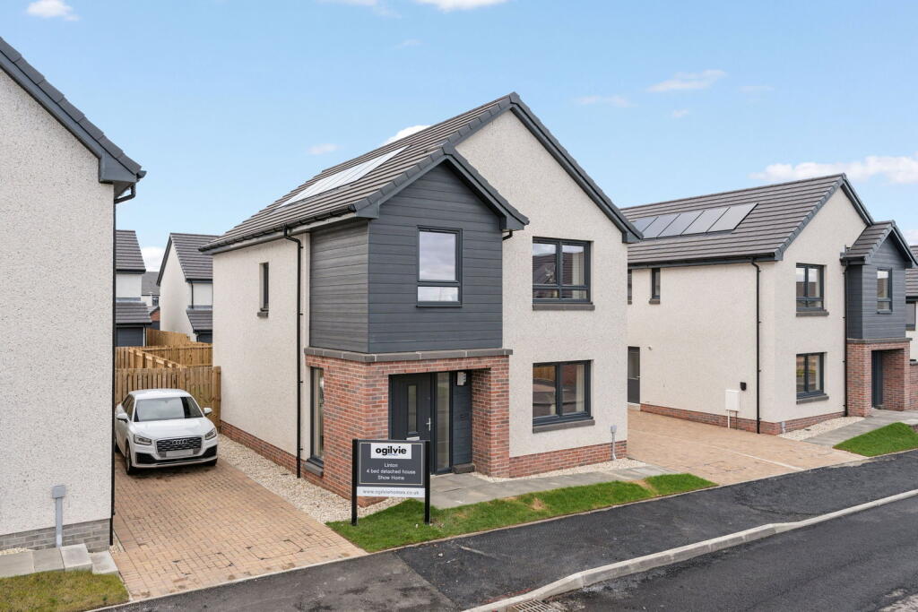 Main image of property: Royal Oaks, Dunipace, FK6 6FH