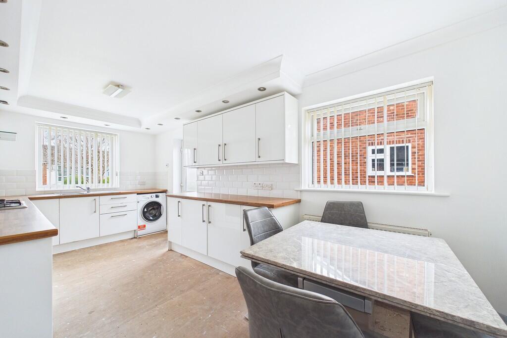 Clifford Avenue, Longton photo 3