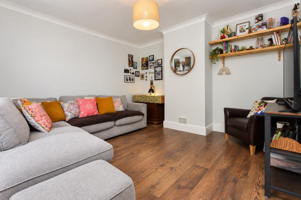 House in Borehamwood, Elstree and Borehamwood - More