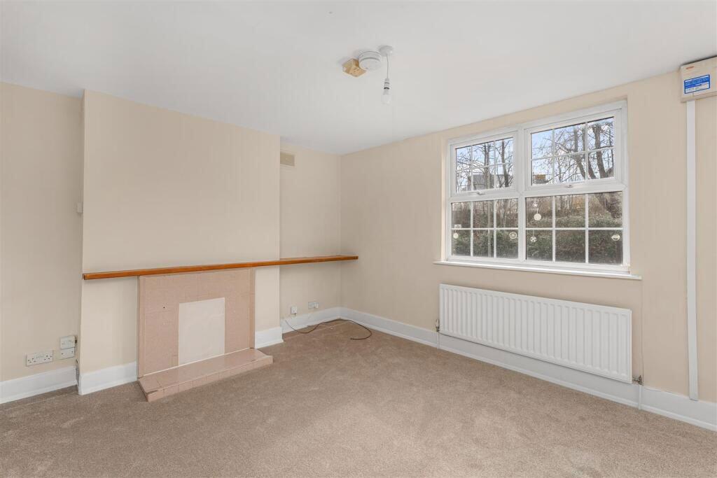 Broughton Road, Banbury, Oxfordshire, OX16 9QQ photo 3