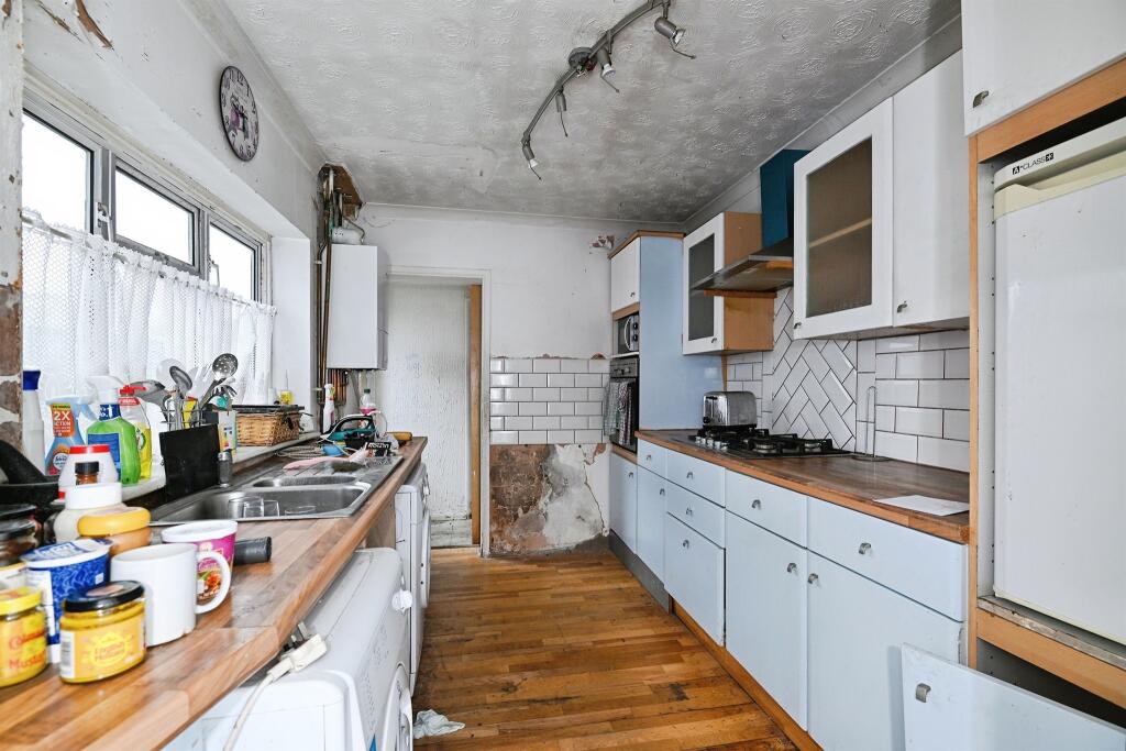 House in Swale, Grove Park, Milton Regis - More