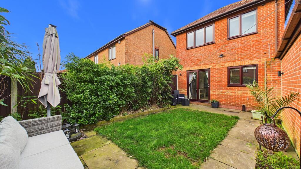 14 North End Drive, Harlington, Doncaster photo 4