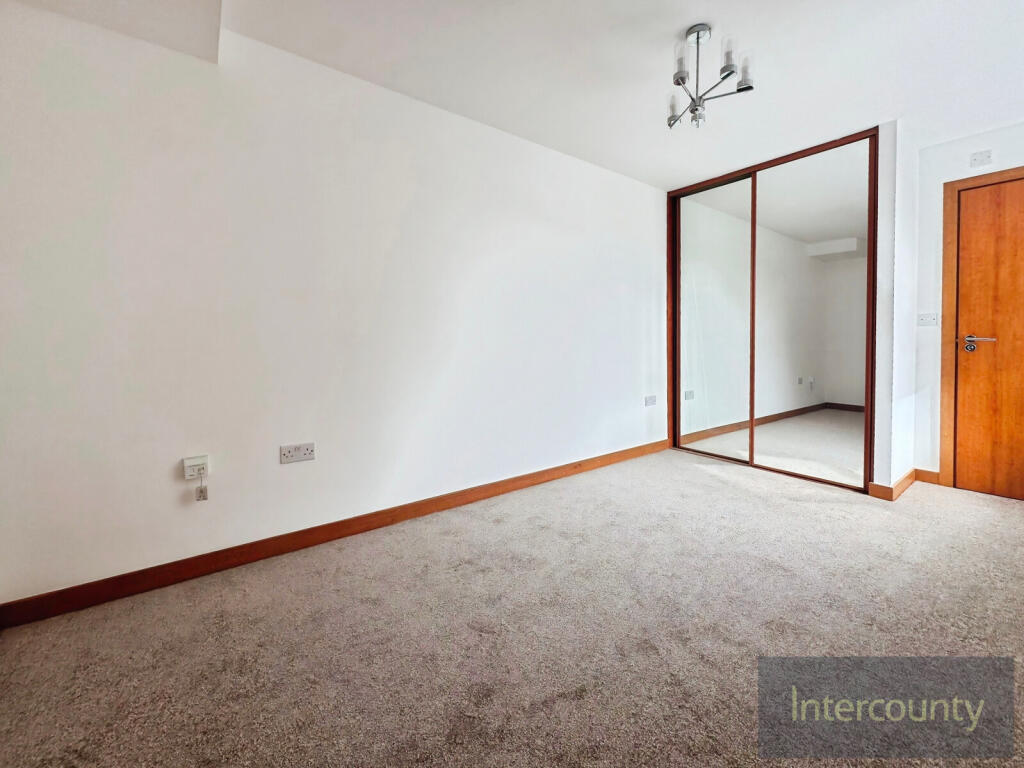 Apartment in East Hertfordshire, Hockerill, Bishop's Stortford - More