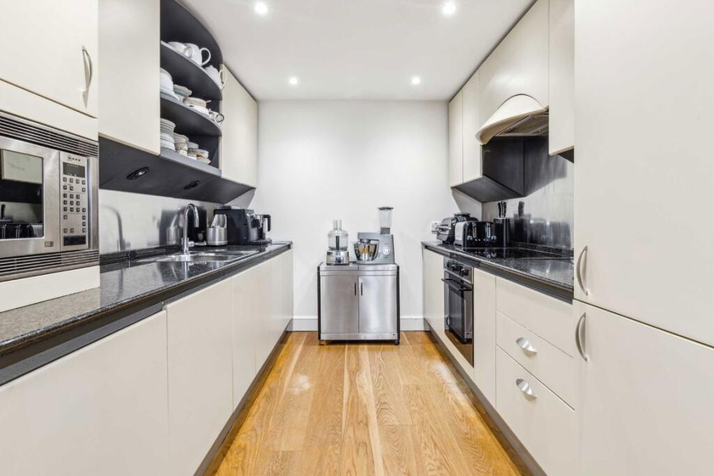 Apartment in London - More
