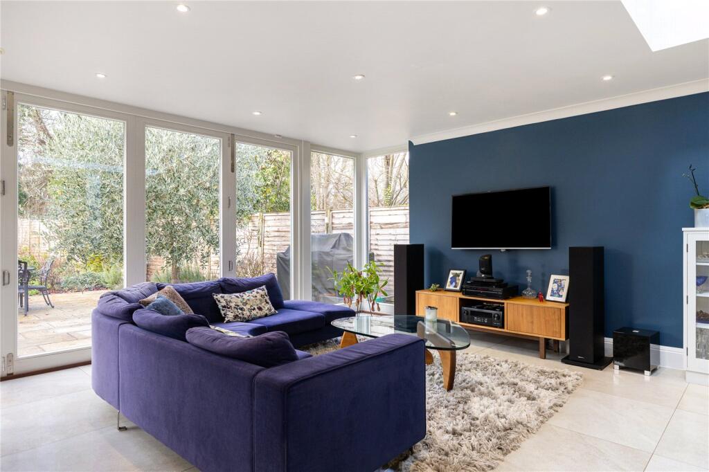 Longhurst Road, East Horsley, Leatherhead, Surrey, KT24 photo 4