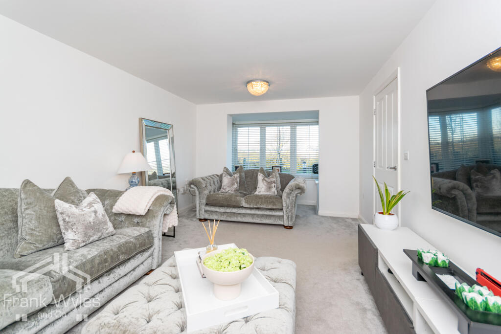 Meadowfield Drive, Warton, Lancashire photo 3