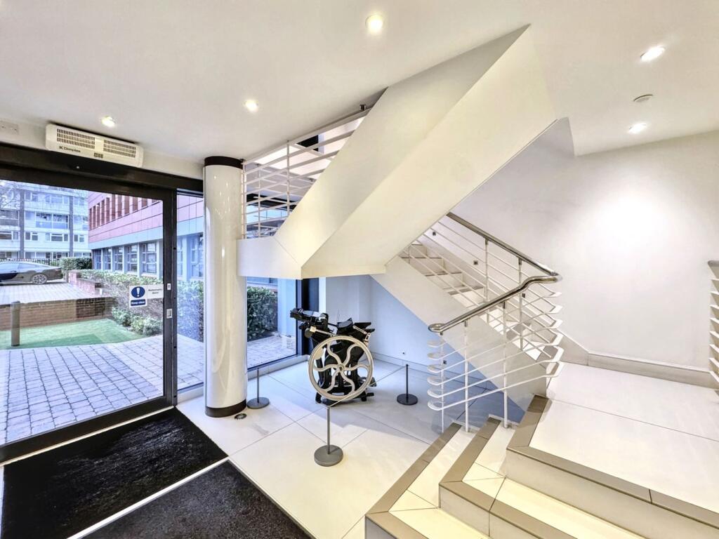 Apartment in Bromley - View 4