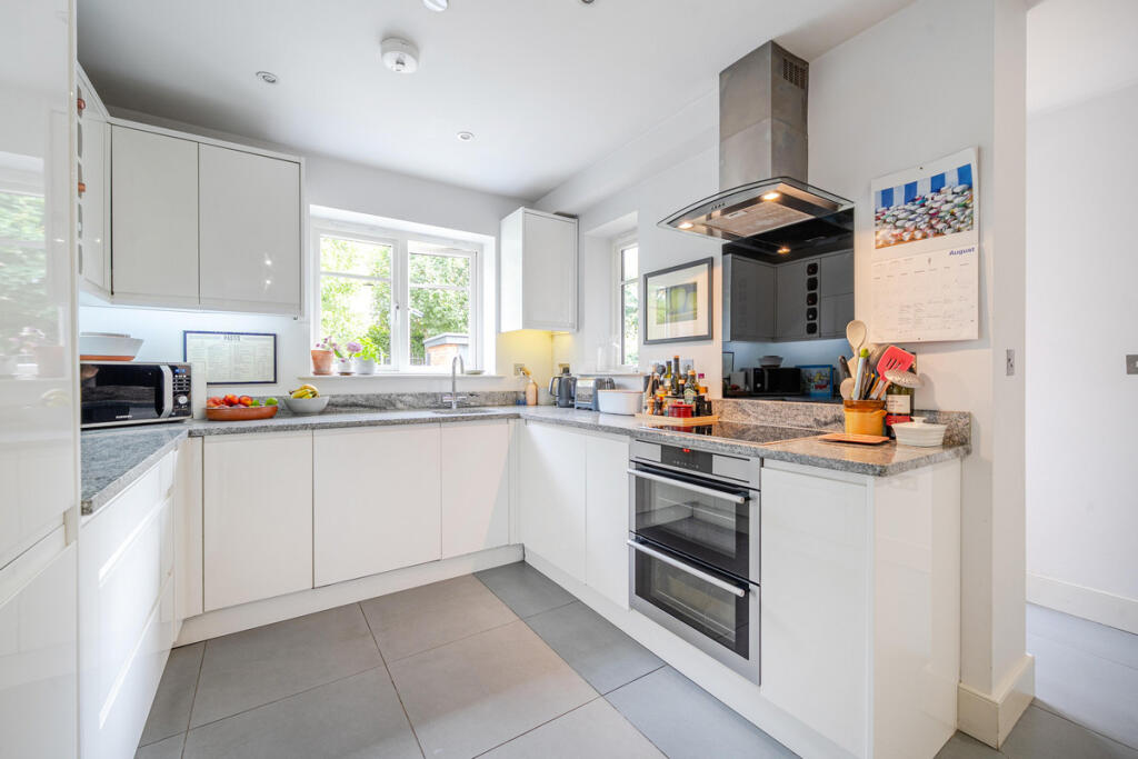 House in Slough - View 3