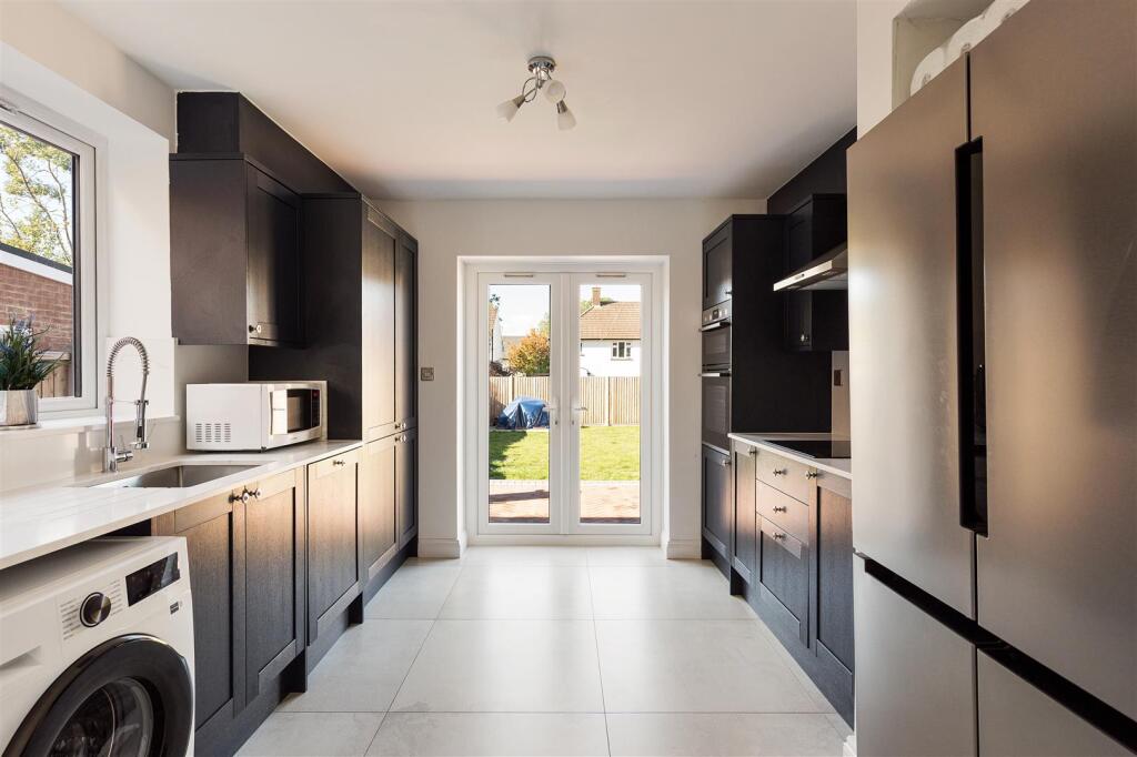 Moreton Gardens, Woodford Green photo 4