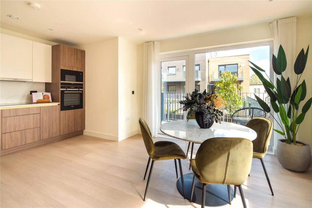 Apartment in Sidcup, Halfway Street, Blackfen - More