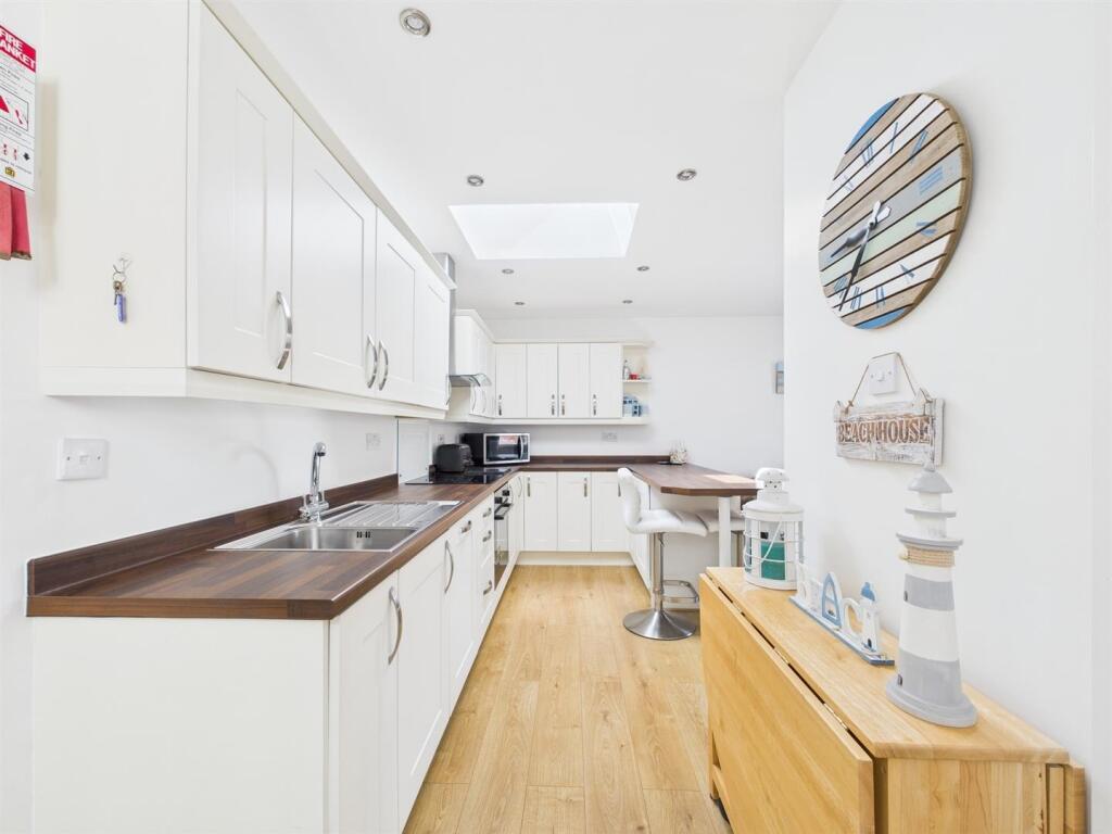 2-bed flat on South Street, Woolacombe, £230,000