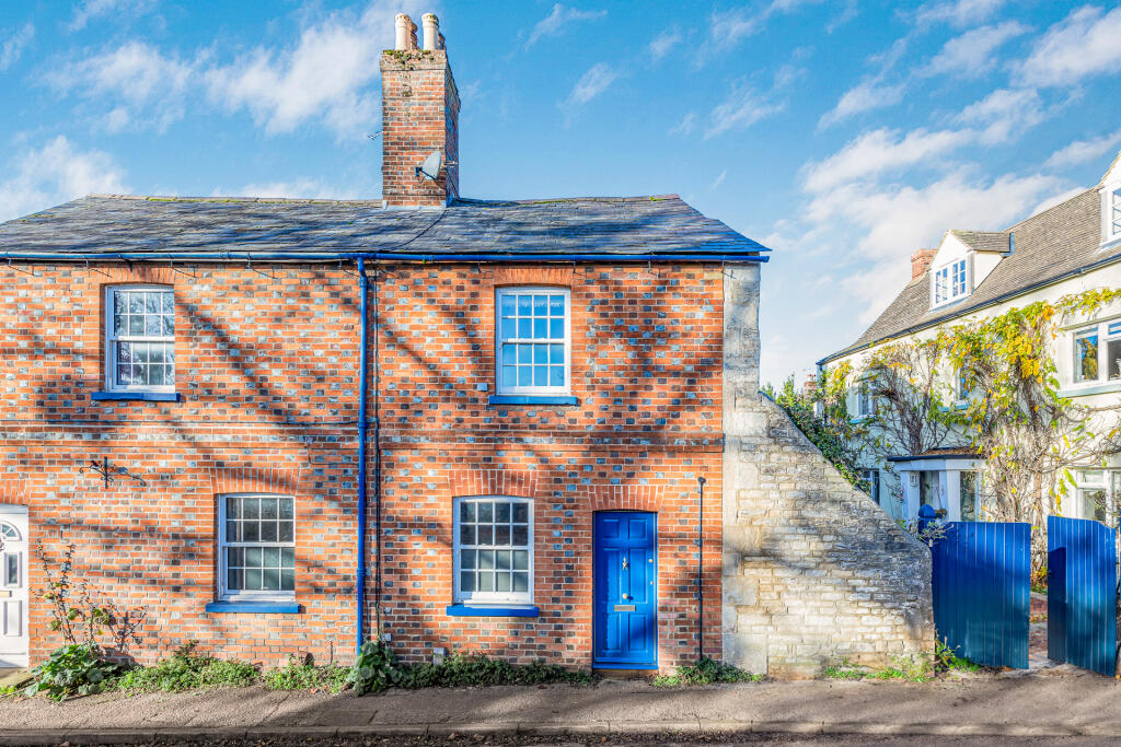 2-bed semi-detached on Queen Street, Eynsham, Oxfordshire, £340,000