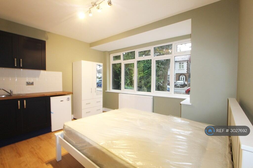 Apartment in Croydon - View 5