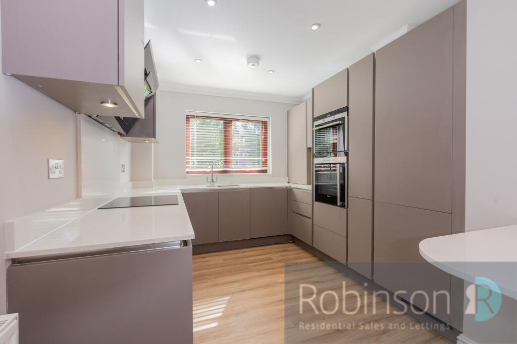 Apartment in Slough - View 3