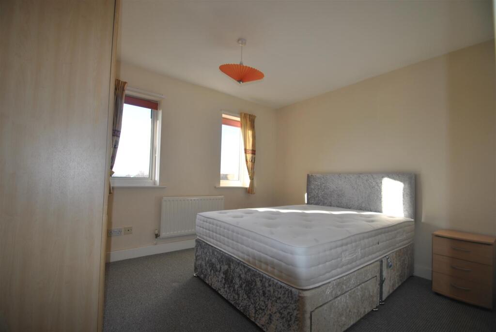 Apartment in Doncaster, Lakeside - View 4