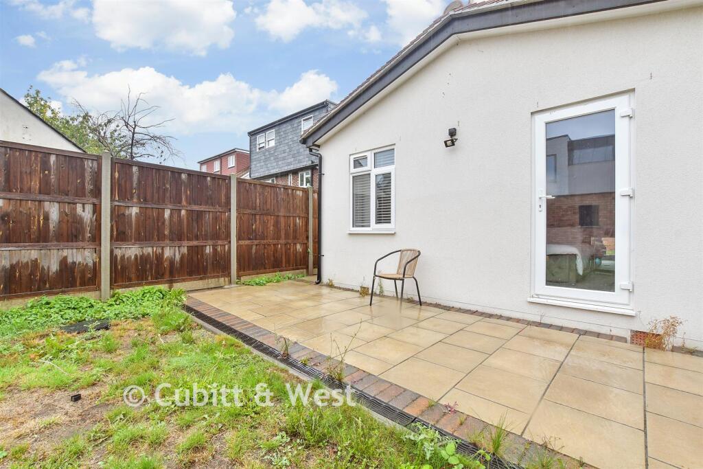 Apartment in Bromley - View 5