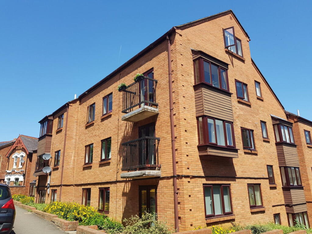 Main image of property: Britannia Road, Banbury, OX16 5DD