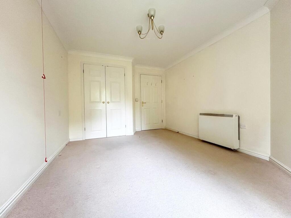 Apartment in Southend-on-Sea - More