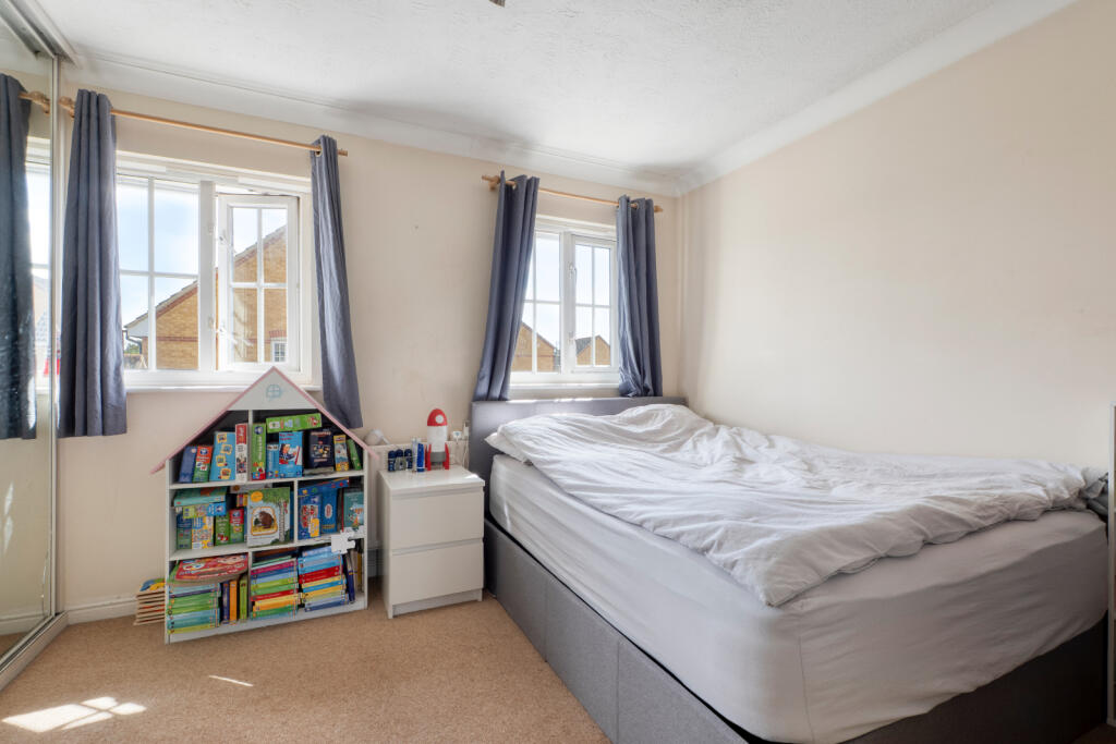 House in Sutton - More