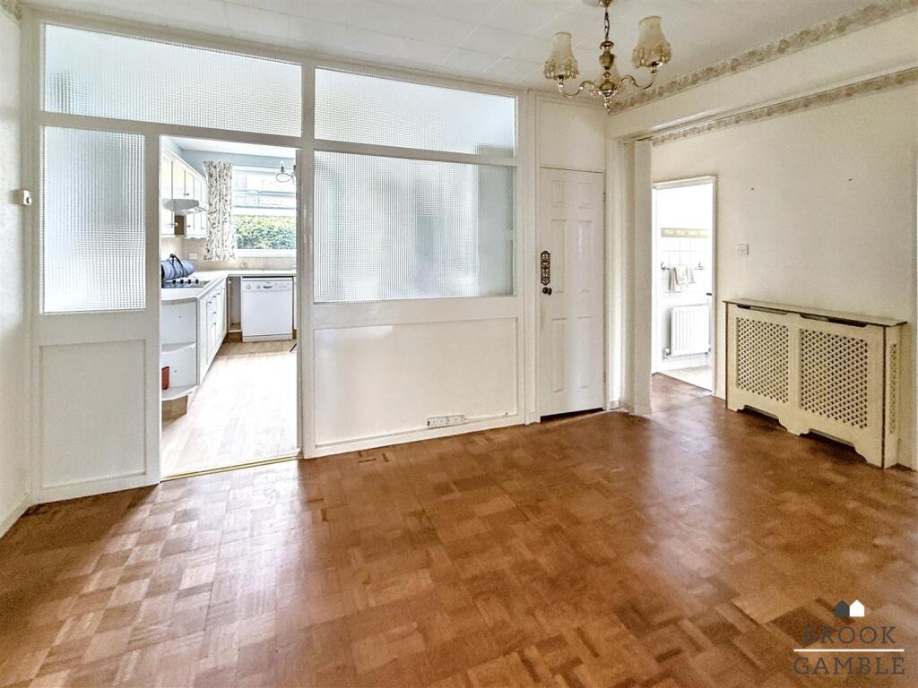 Apartment in Eastbourne, East Sussex - View 4