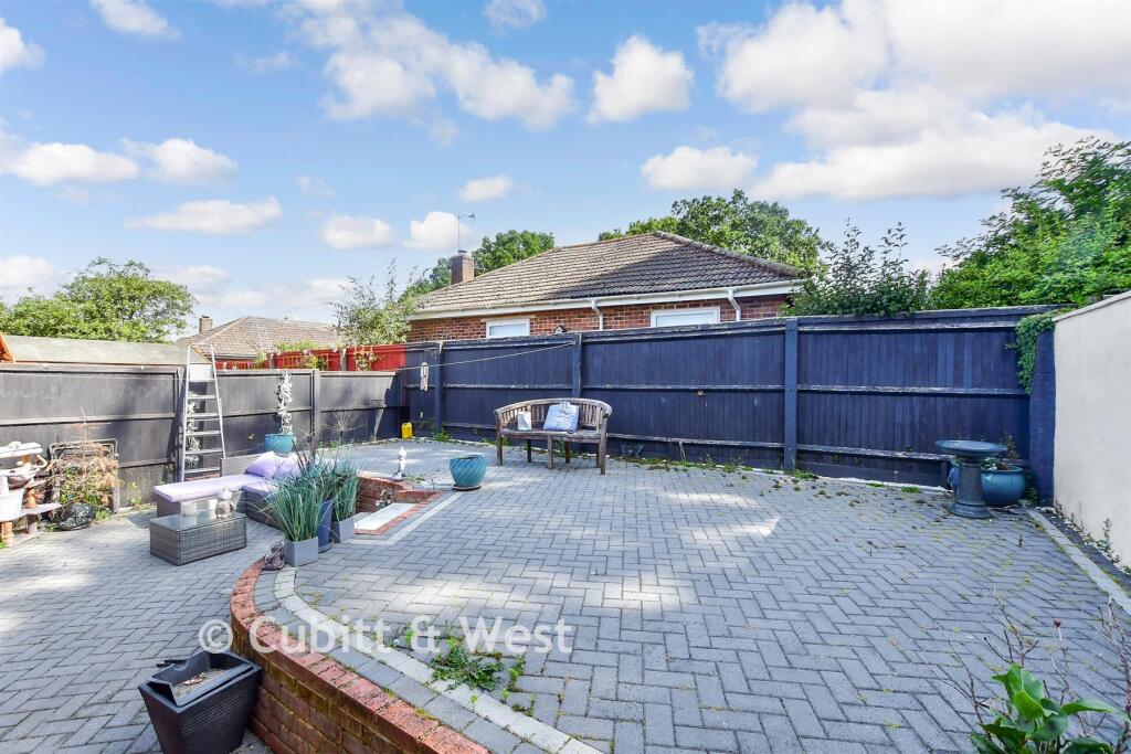 House in Havant, Hampshire - View 4